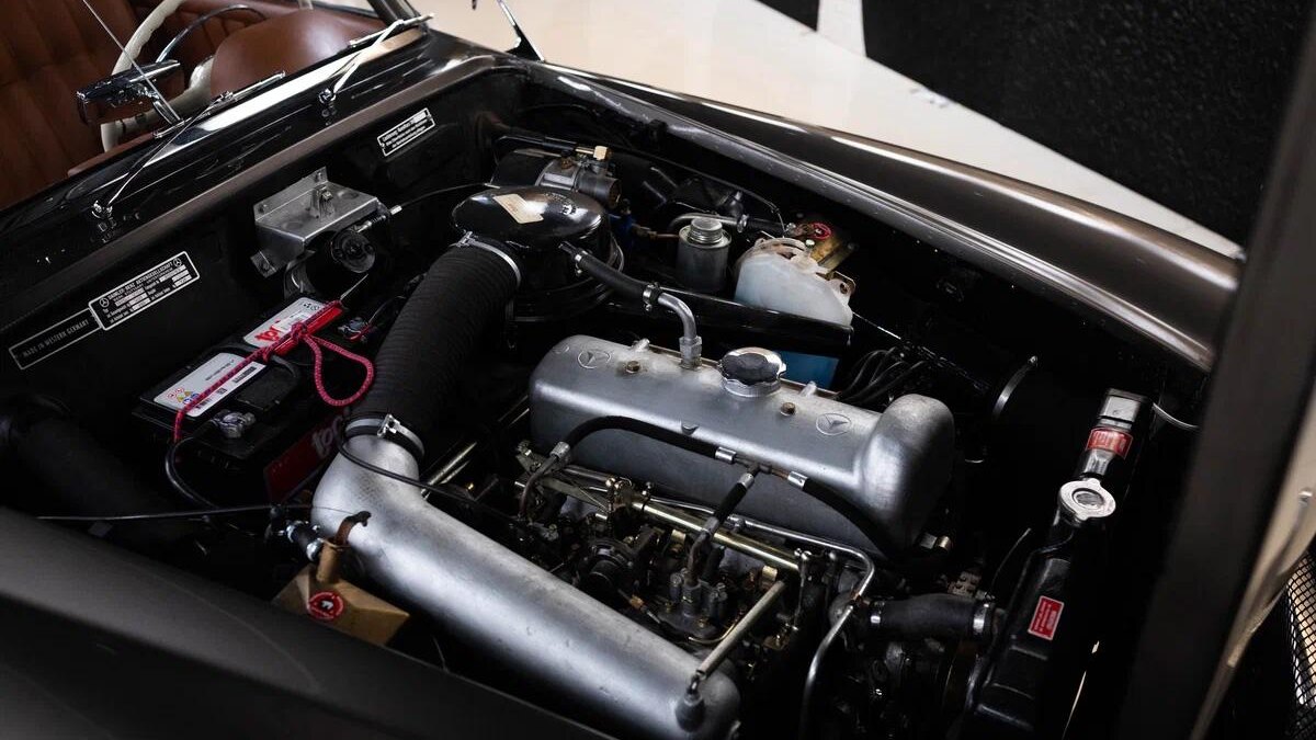 Культовый Mercedes-Benz 190 SL выставили на продажу в России 8 1200x900n 9 copy large