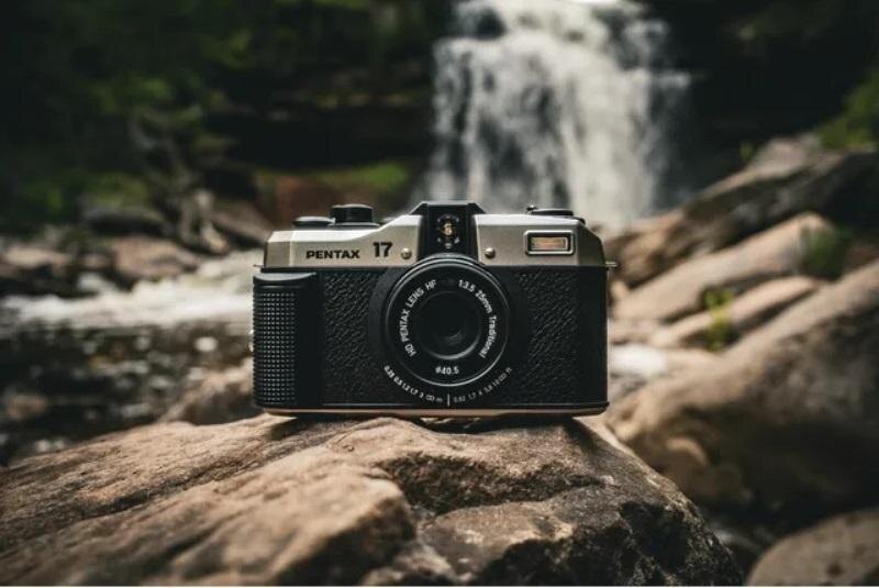 Pentax выпустил пленочную полуформатную камеру Pentax 17 5 765