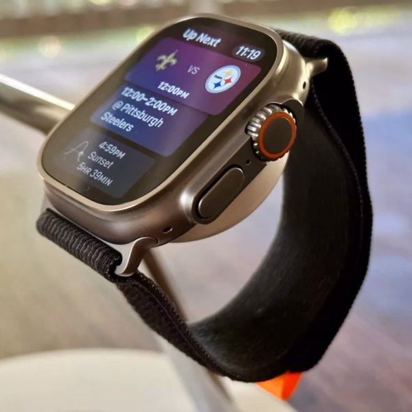 apple watch ultra trail loop siri face.jpg