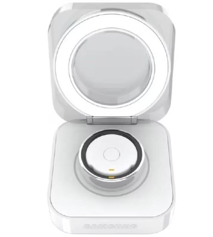 Samsung Galaxy Ring: зарядный кейс как у наушников и новые подробности о функциях 1 Зарядный кейс Samsung Galaxy Ring с крышкой открытой