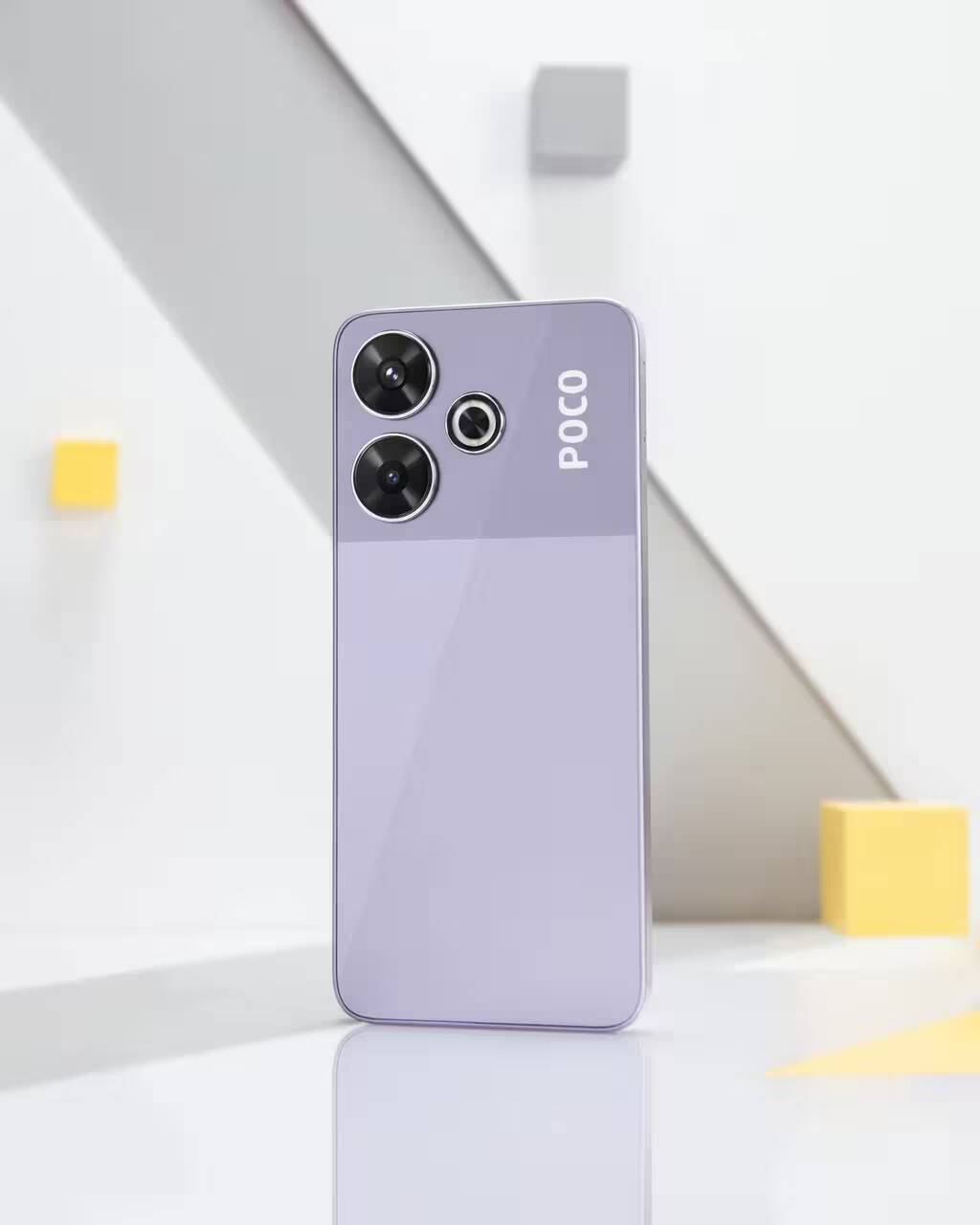 Смартфон Poco M6 с тремя камерами и фиолетовым корпусом