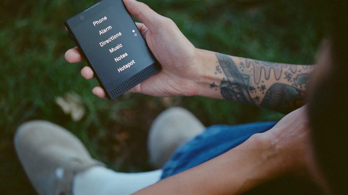 predstavlen smartfon s chyorno belym oled displeem s kameroj nfc i strannym processorom 3