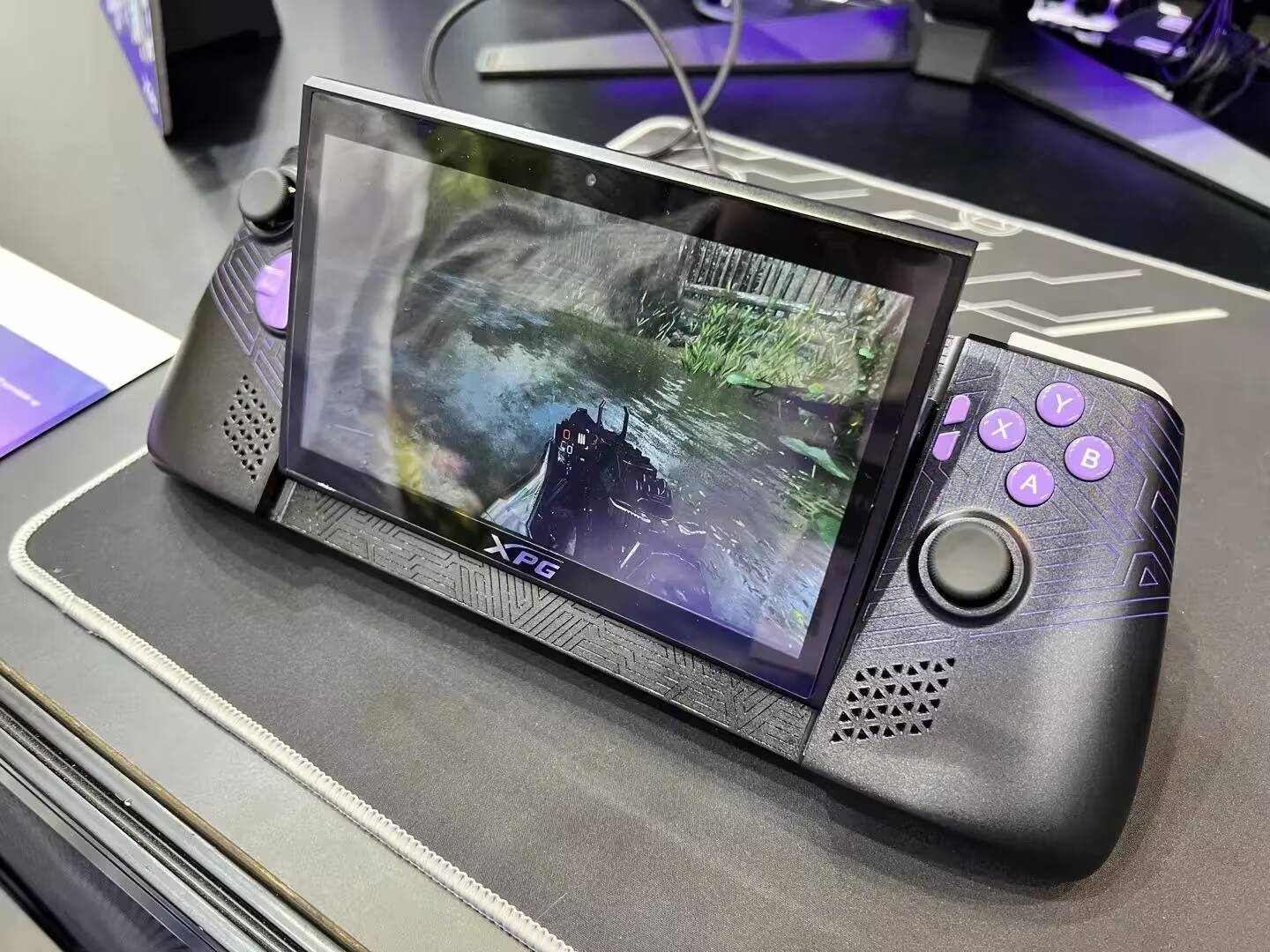 Computex 2024: ADATA привезла портативную приставку XPG NIA 1 Портативная игровая консоль XPG NIA с дисплеем и джойстиками