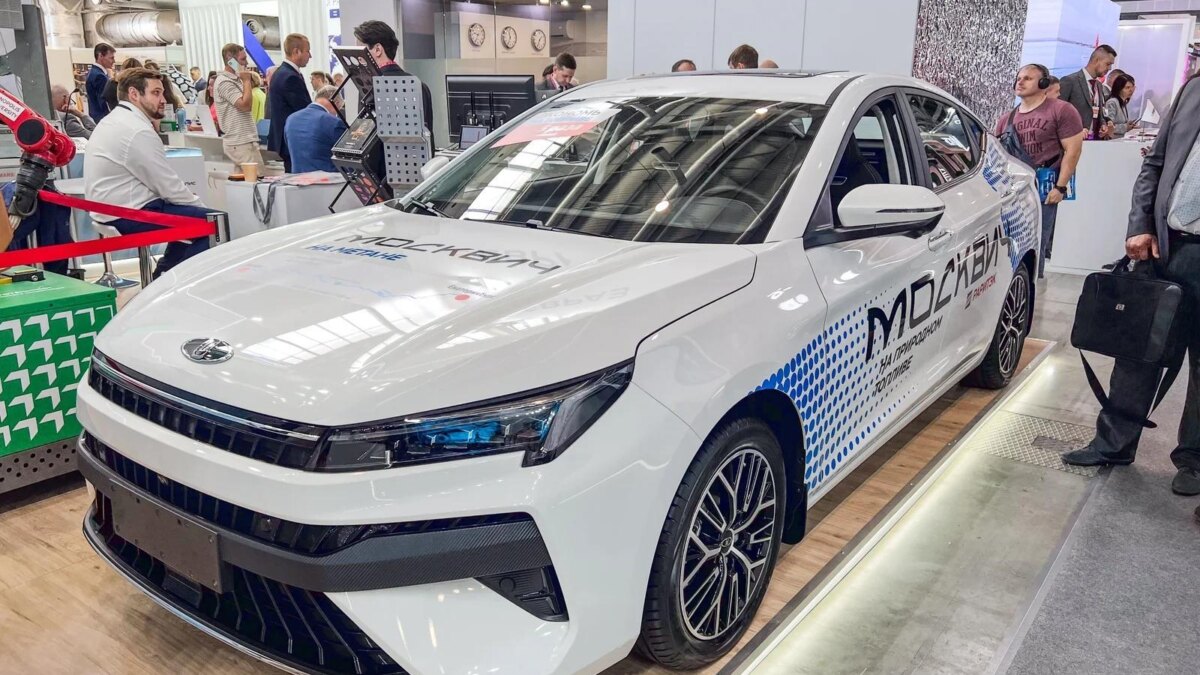 На выставке «Иннопром» показали «Москвич 6» на «голубом топливе» 4 as6yyuz1l9z0z27rxmv7bprlnginlz2i