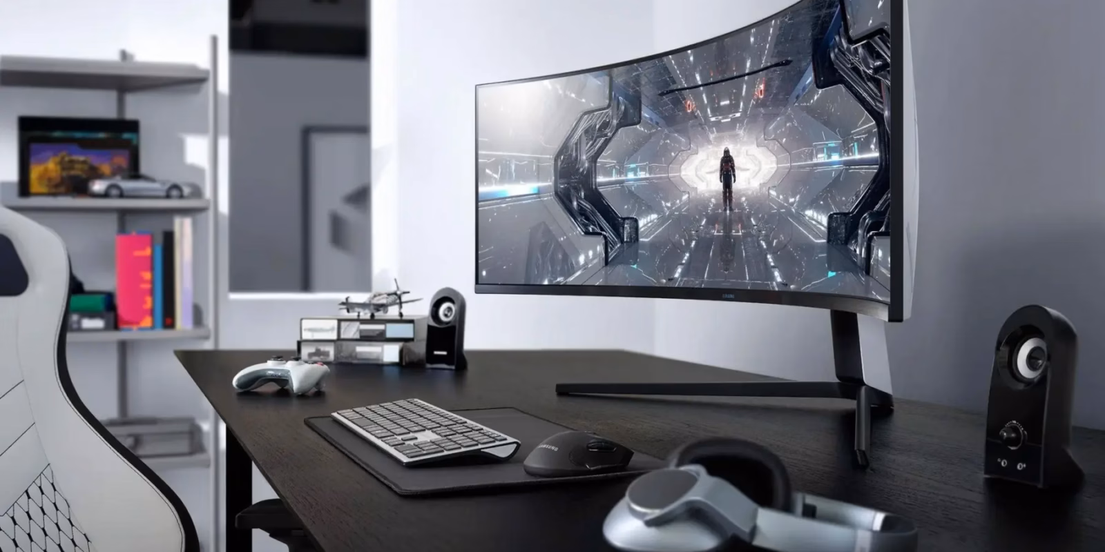 TCL показала гибкий монитор, который может становиться изогнутым 2 i 1