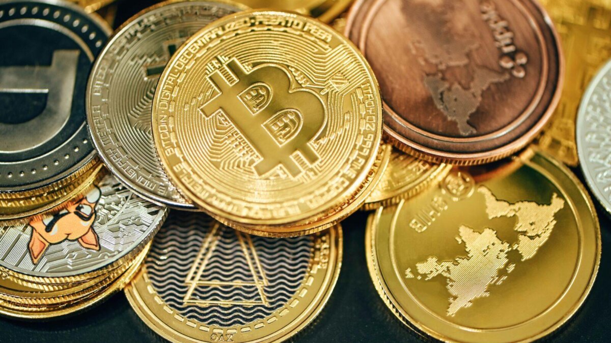 Bitcoin пережил бурные дни: причины падения 1 traxer km6qnrgo0ye unsplash