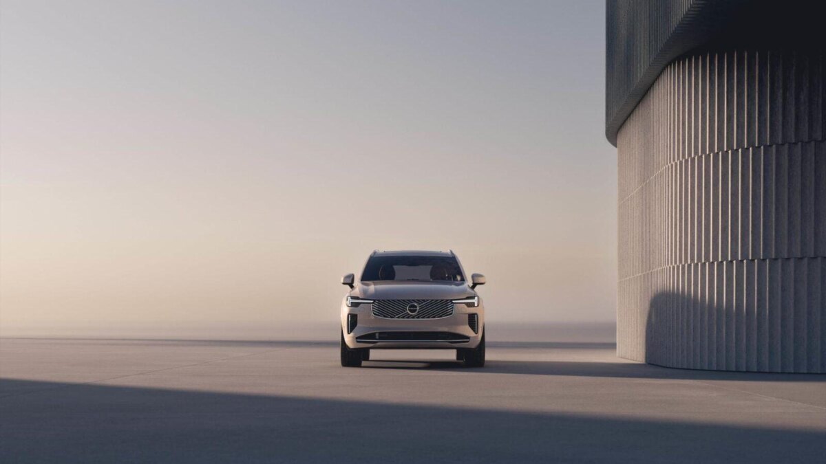 2025 Volvo XC90 PHEV или 2025 Volvo EX90: выбор между гибридом и полностью электрическим SUV 23 2025 volvo xc90 phev 2