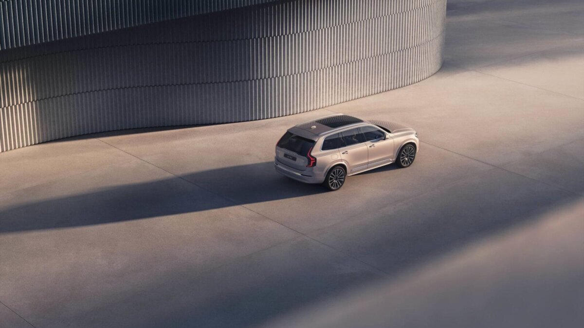 2025 Volvo XC90 PHEV или 2025 Volvo EX90: выбор между гибридом и полностью электрическим SUV 22 2025 volvo xc90 phev 3