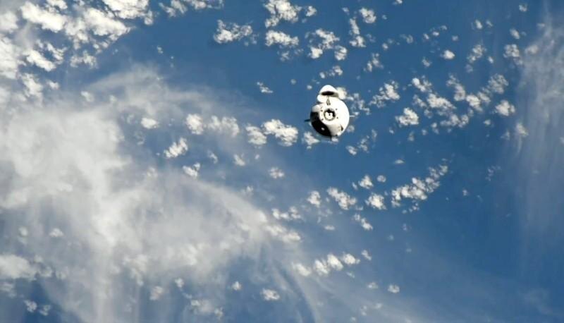 Космический корабль SpaceX Crew Dragon с российским космонавтом успешно пристыковался к МКС 1 642