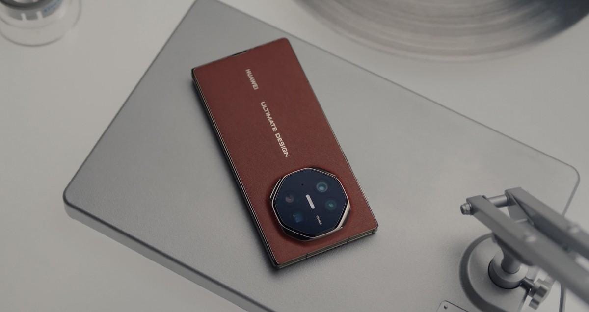 Huawei выложила тизер тройного складного смартфона Mate XT 3 gsmarena 001 1 2