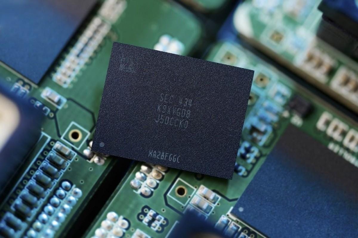Samsung начинает массовое производство микросхем QLC V-NAND на 1 ТБ 3 gsmarena 001 9