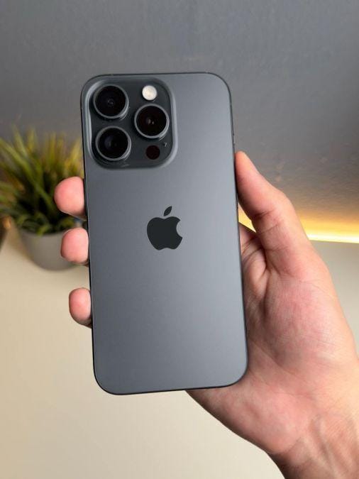 iPhone 16 Pro: первые снимки в цвете «золотой титан» 4 photo 2024 09 02 18.57.48