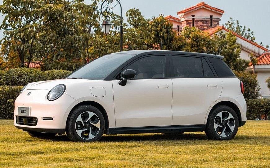 Компактный электромобиль JAC E30X готовится к официальным продажам в России 3 2 12