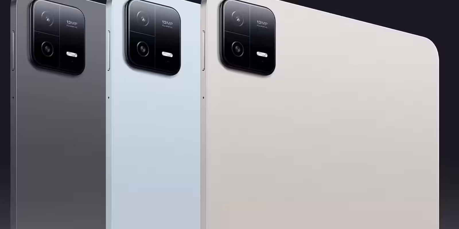 Три смартфона Xiaomi с крупными камерами на фоне ярких цветов в рекламном объявлении