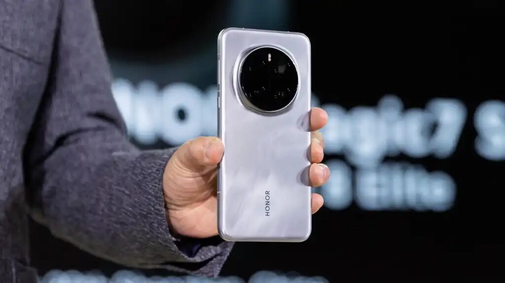 honor magic 7 phone.jpg
