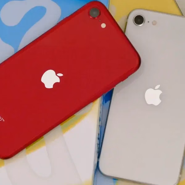 iphone se 2022 and 2020 back
