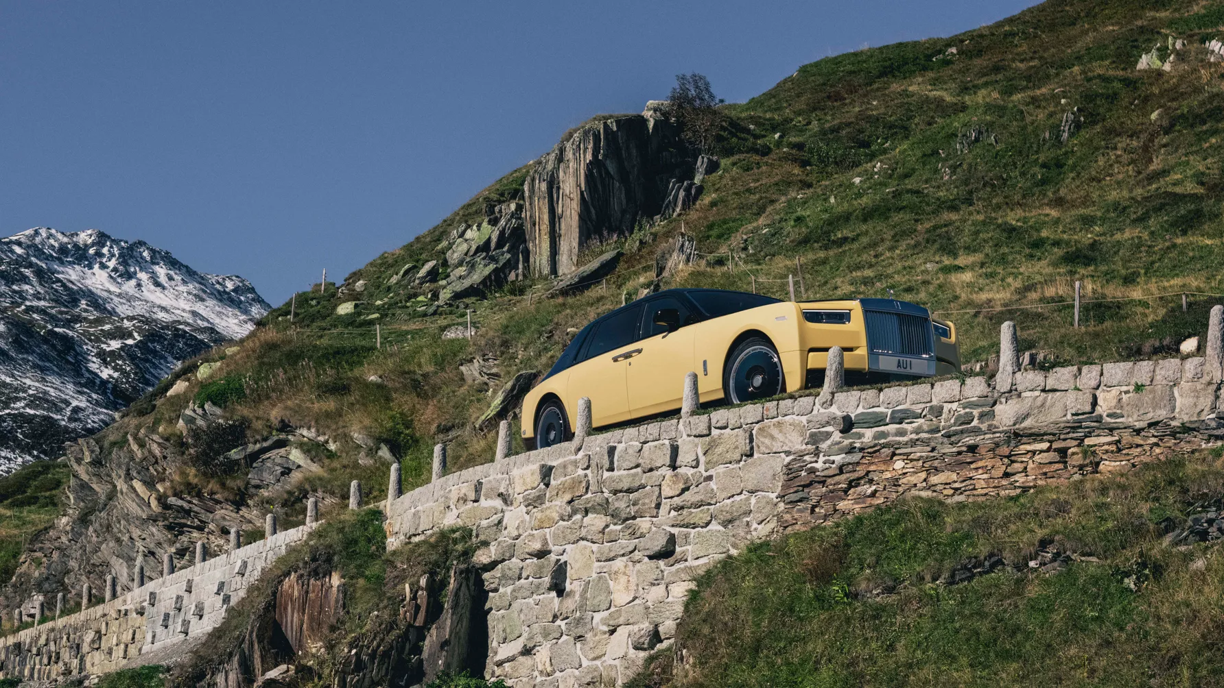Rolls-Royce Phantom Goldfinger: эксклюзивный лимузин в честь 60-летия «Голдфингера» 31 p90576494 highres rolls royce phantom .jpg