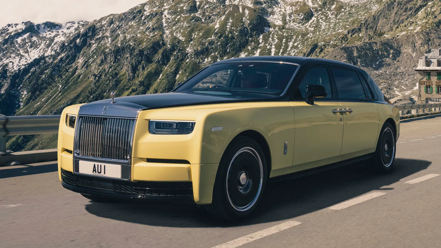 Rolls-Royce Phantom Goldfinger: эксклюзивный лимузин в честь 60-летия «Голдфингера» 34 p90576495 highres rolls royce phantom .jpg
