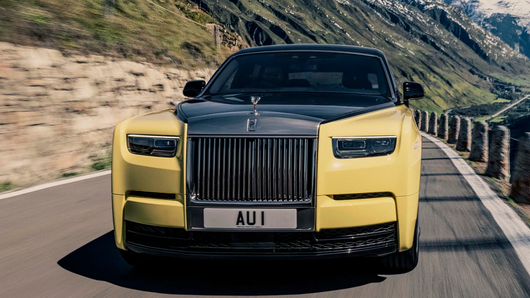 Rolls-Royce Phantom Goldfinger: эксклюзивный лимузин в честь 60-летия «Голдфингера» 19 p90576500 highres rolls royce phantom .jpg