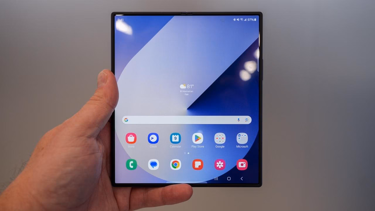 Samsung работает над смартфоном, складывающимся втрое 2 Samsung
