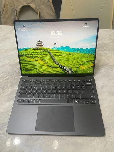 В сети нашли прототип Microsoft Surface Laptop с чипами Intel Lunar Lake 6 surfacelaptopprototype1