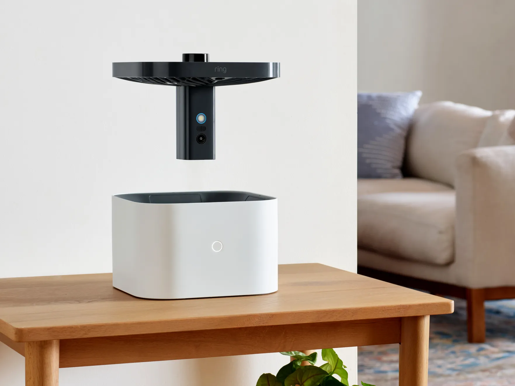 ТОП-10 необычных гаджетов 2024 года: от смартфона-клатча до подушки с ИИ 21 gear amazon always home cam hovering source amazon.jpg