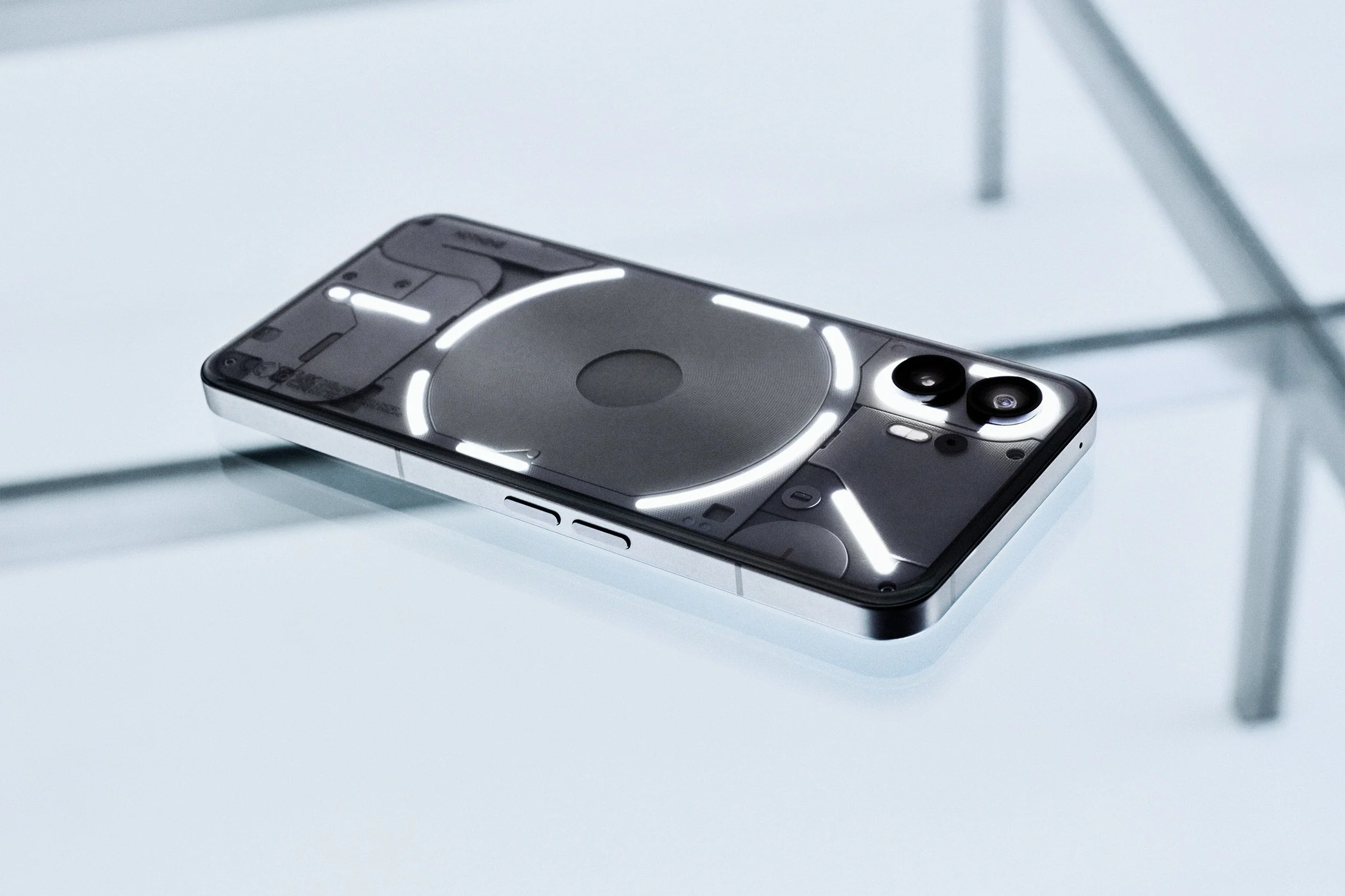 Смартфоны Nothing получили долгожданную функцию Circle to Search 5 phone 2 pdp glyph header desktop.jpg