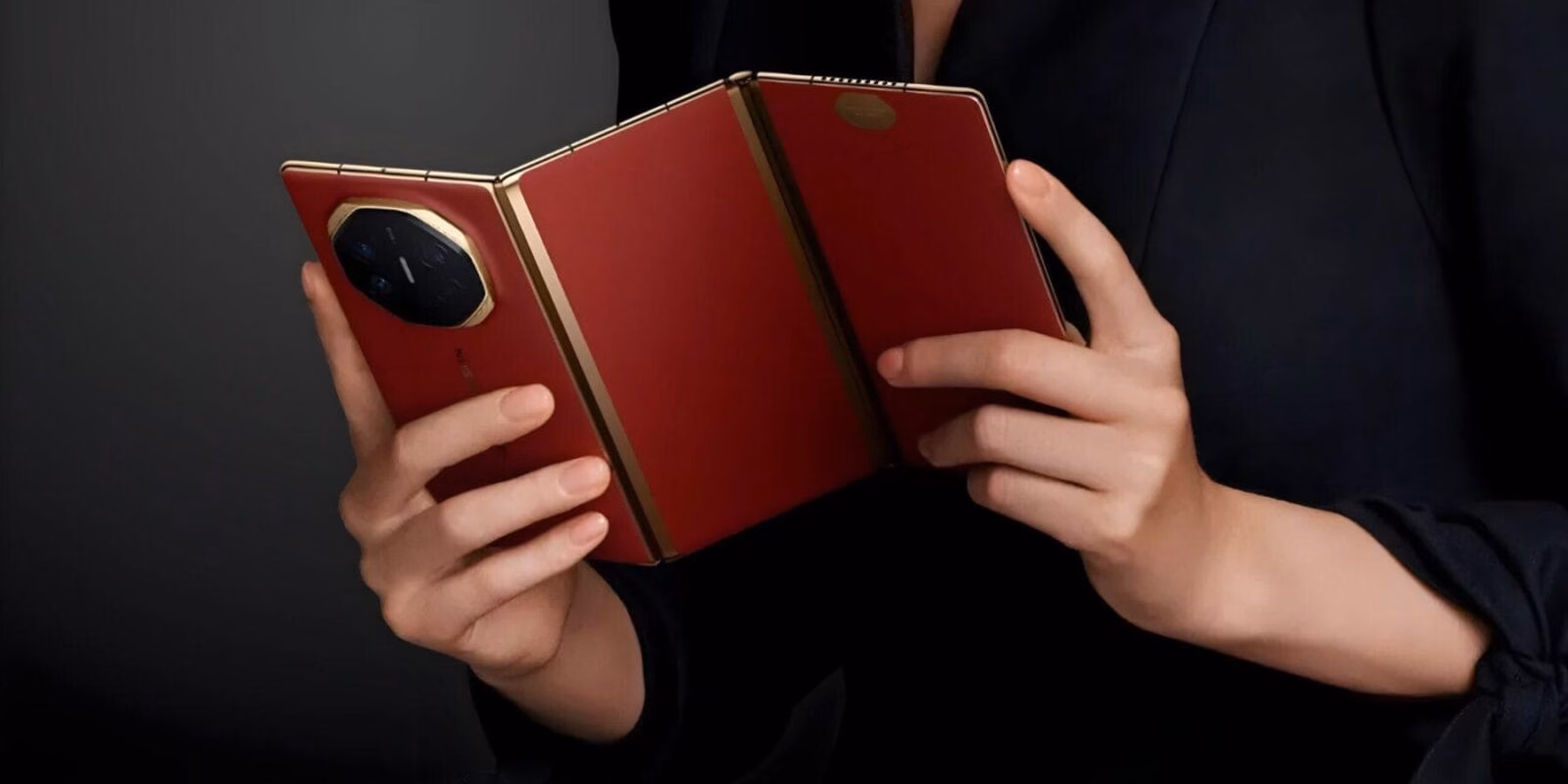 Samsung готовит трижды складывающийся смартфон: инновация или рискованный эксперимент? 4 uid9 huaweis tri folding phone reaches ipad like proportions costs dollar2800 3e74be248a