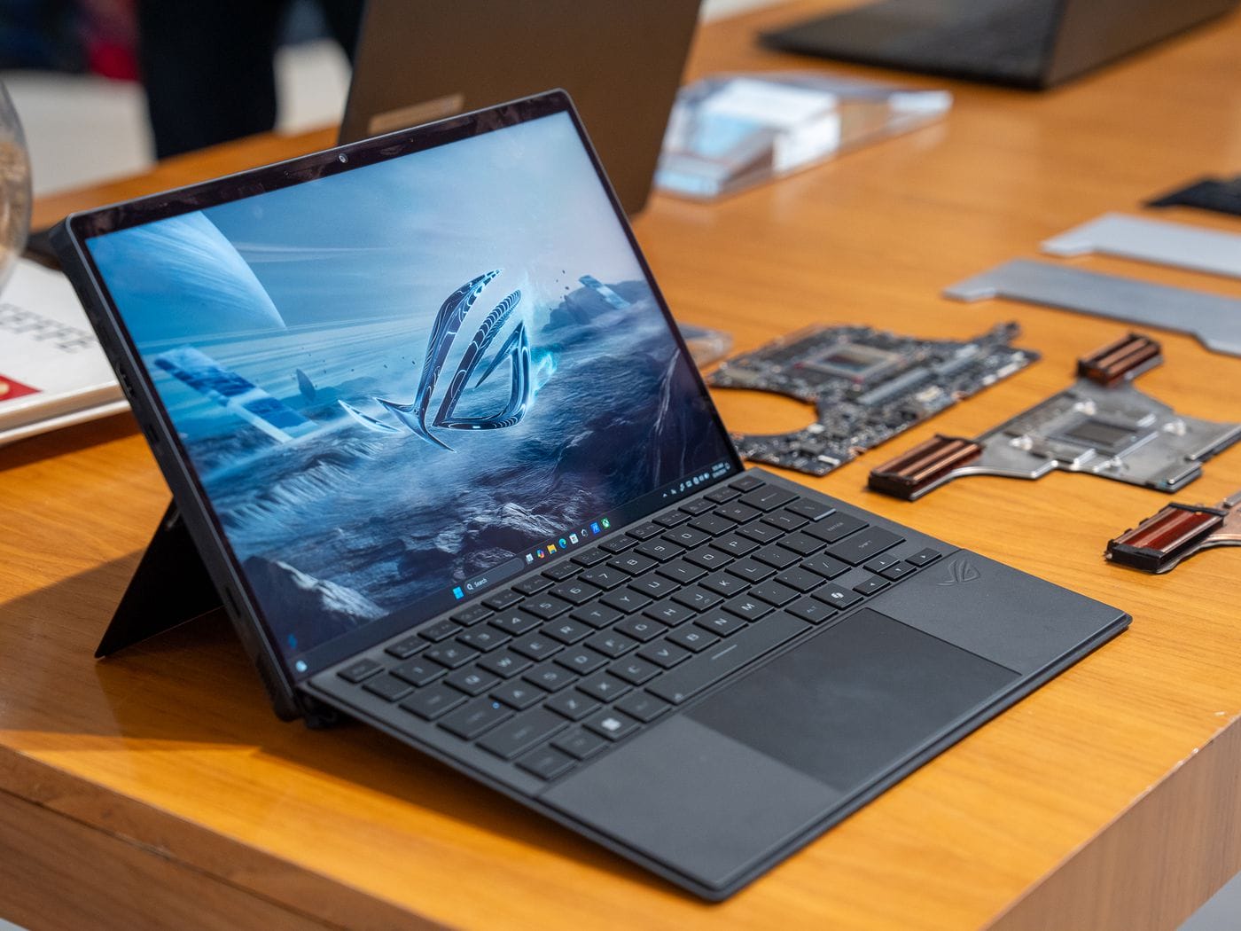 CES 2025: представлен игровой планшет Asus ROG Flow Z13 4 Asus ROG Flow Z13
