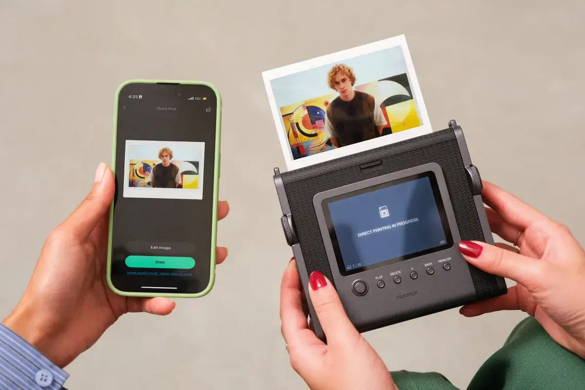 Fujifilm представила камеру мгновенной печати Instax Wide Evo Hybrid 5 Fujifilm Instax Wide Evo Hybrid