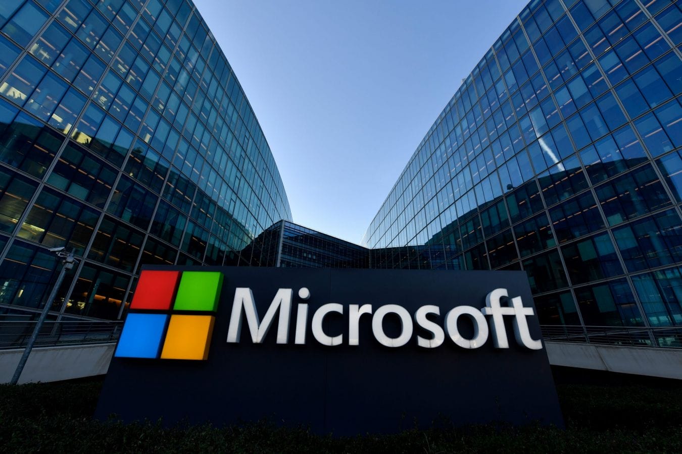 Microsoft сообщает о замедлении роста облачного бизнеса в первом квартале 2025 года 3 istochniki microsoft ne hochet uhodit iz rossii 1648734138240736779