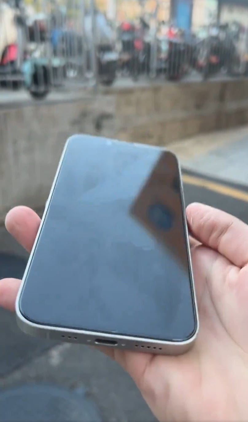 iPhone SE 4: утечка видео раскрывает новый дизайн и ключевые особенности 9 majin bu iphone se 4 mid 2