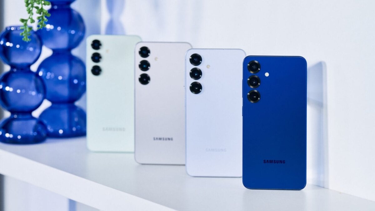samsung galaxy s25 family colors rear lifestyle standing 1536x1024 1