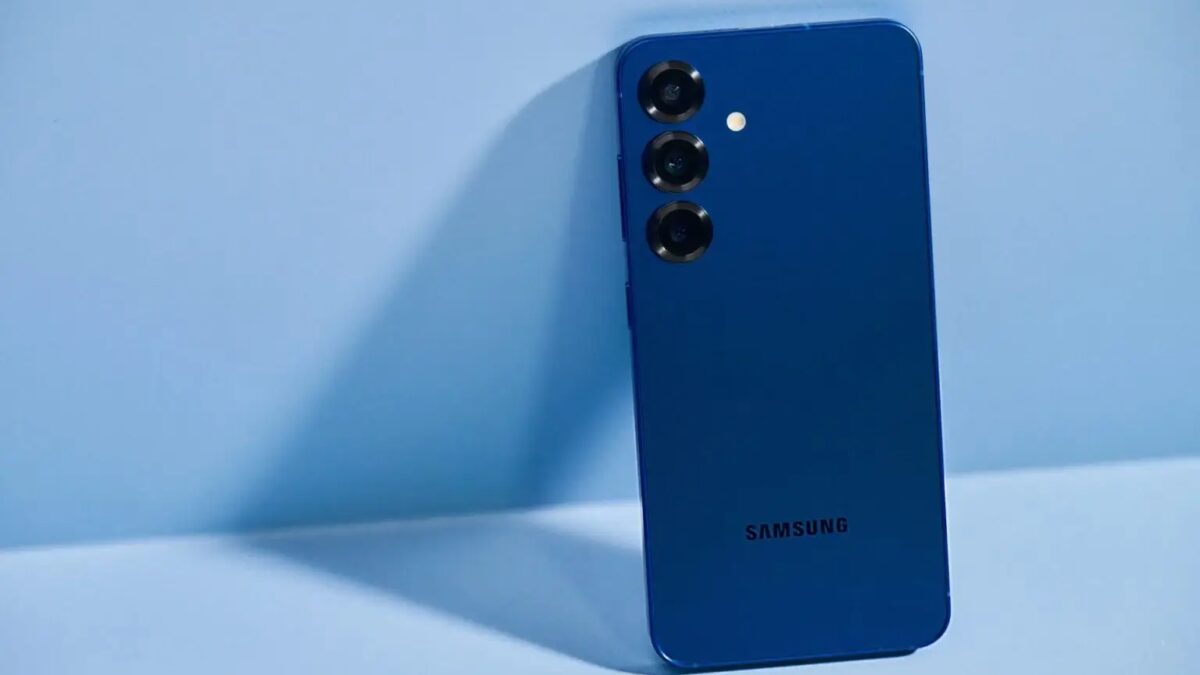 Samsung Galaxy S25: все доступные цвета 14 samsung galaxy s25 plus navy rear design lifestyle 1536x1024 1