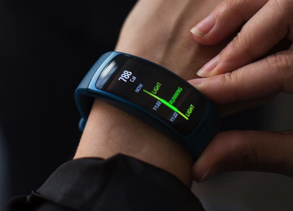 CES 2025: какие гаджеты ждать на технологической выставке 9 samsung gear fit2 fitness tracker