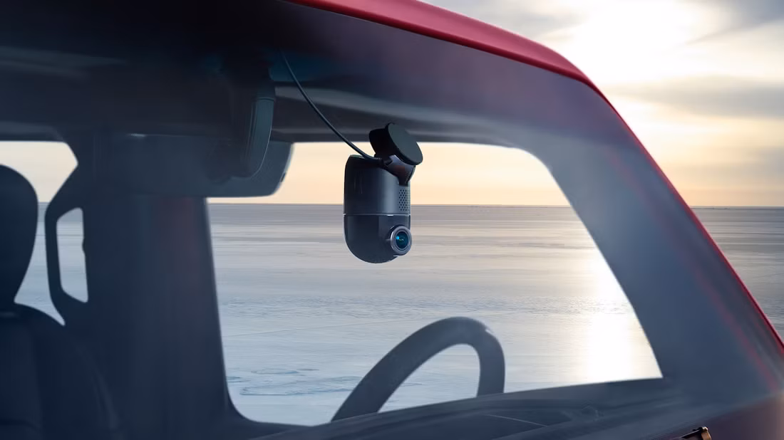 70mai 4K Omni: флагманский видеорегистратор с панорамной съемкой в 4K 9 70mai 4k omni in car