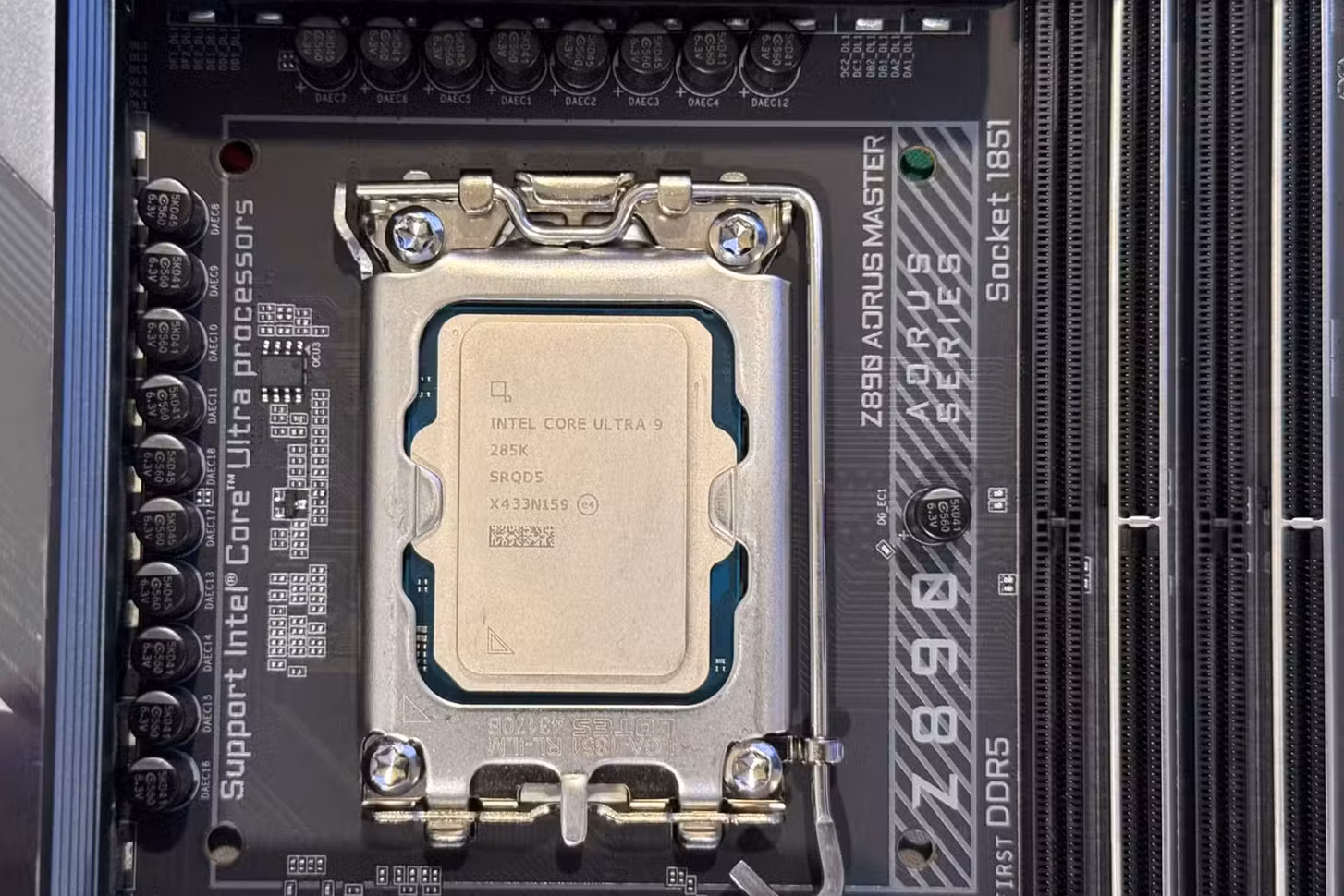 Intel готовит масштабное обновление процессоров Nova Lake 3 intel core ultra 9 285k socket centered edited