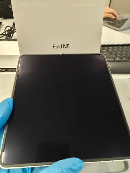 Oppo Find N5: революционный складной смартфон с защитой от воды 7 oppo find n5 crease live image 1
