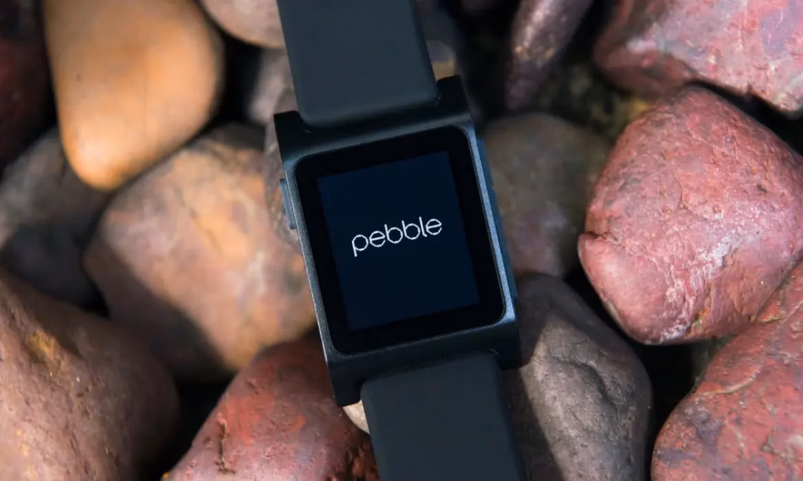 ΠΠΎΠ·Π²ΡΠ°ΡΠ΅Π½ΠΈΠ΅ Pebble: ΠΊΡΠΏΠΈΠ»ΠΈ Π±Ρ Π²Ρ Π½ΠΎΠ²ΡΠ΅ ΡΠΌΠ½ΡΠ΅ ΡΠ°ΡΡ ΠΊΡΠ»ΡΡΠΎΠ²ΠΎΠ³ΠΎ Π±ΡΠ΅Π½Π΄Π°? 5 pebble is back from the deal.jpg