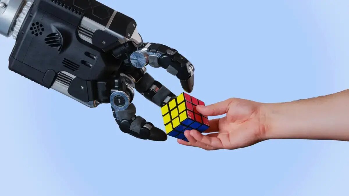 DeepMind презентовала Gemini Robotics: модель, созданную для реальных роботов с подвижными руками. 2 090