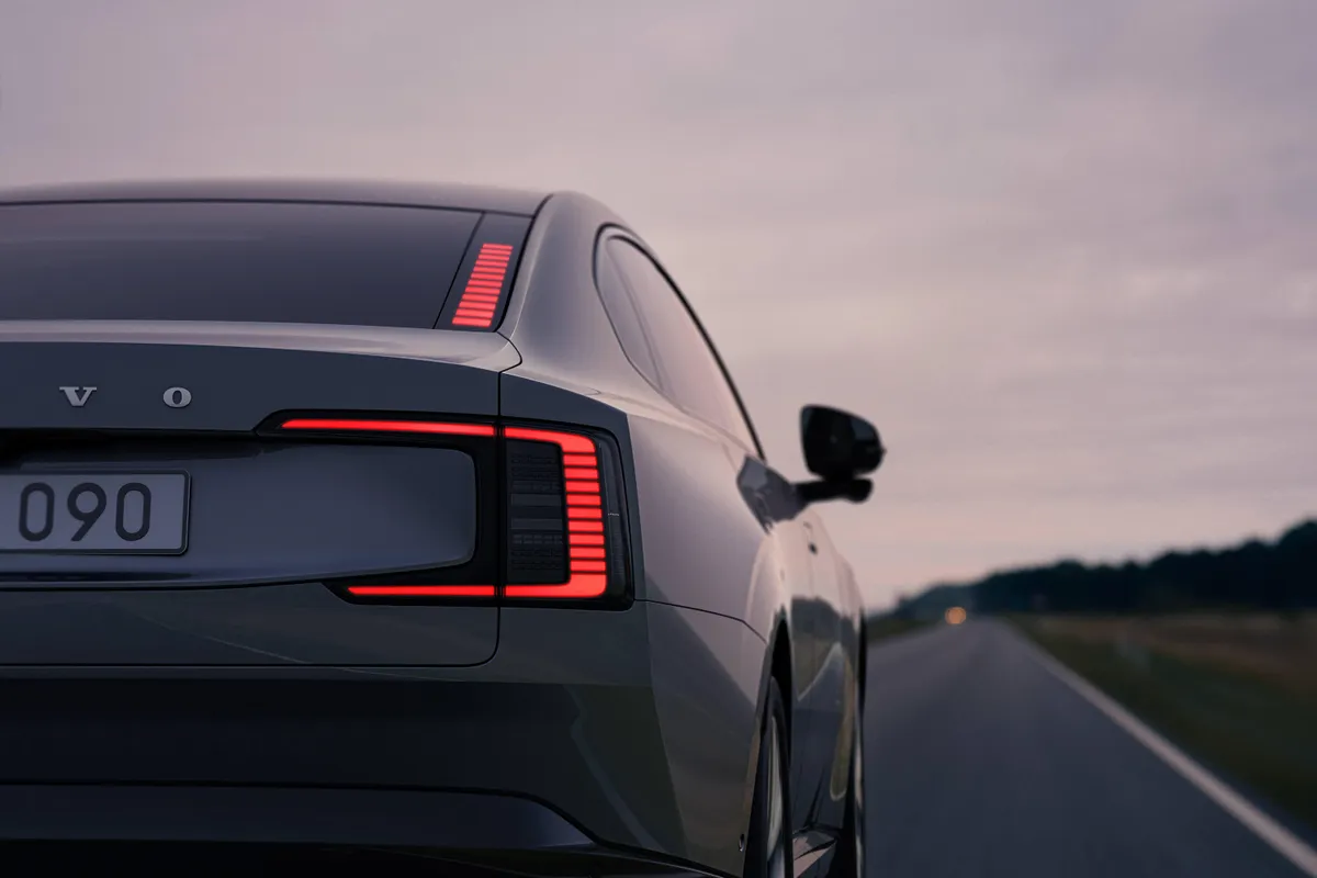 Volvo представила ES90 2026: электрический седан с амбициями кроссовера 40 342391 volvo es90