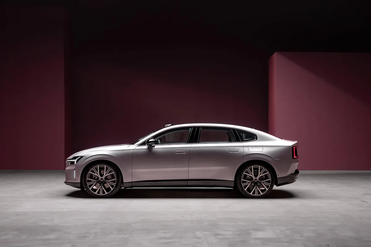Volvo представила ES90 2026: электрический седан с амбициями кроссовера 26 342396 volvo es90