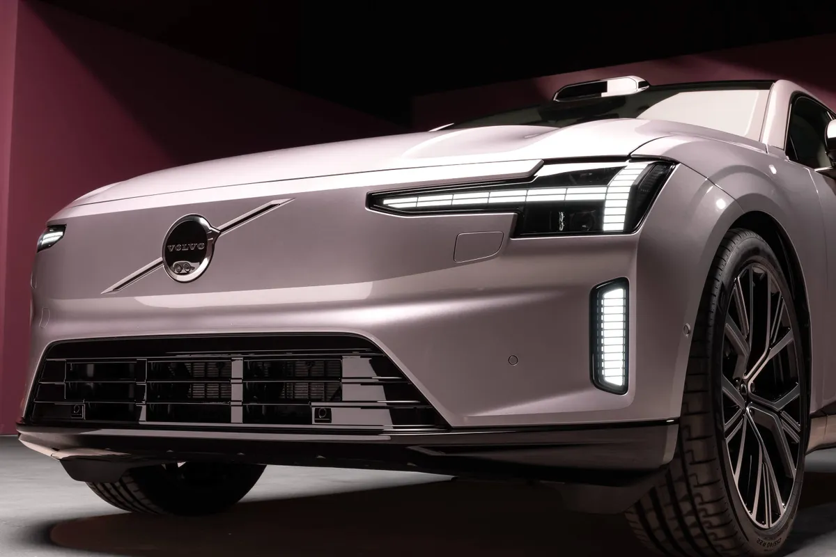Volvo представила ES90 2026: электрический седан с амбициями кроссовера 30 342406 volvo es90