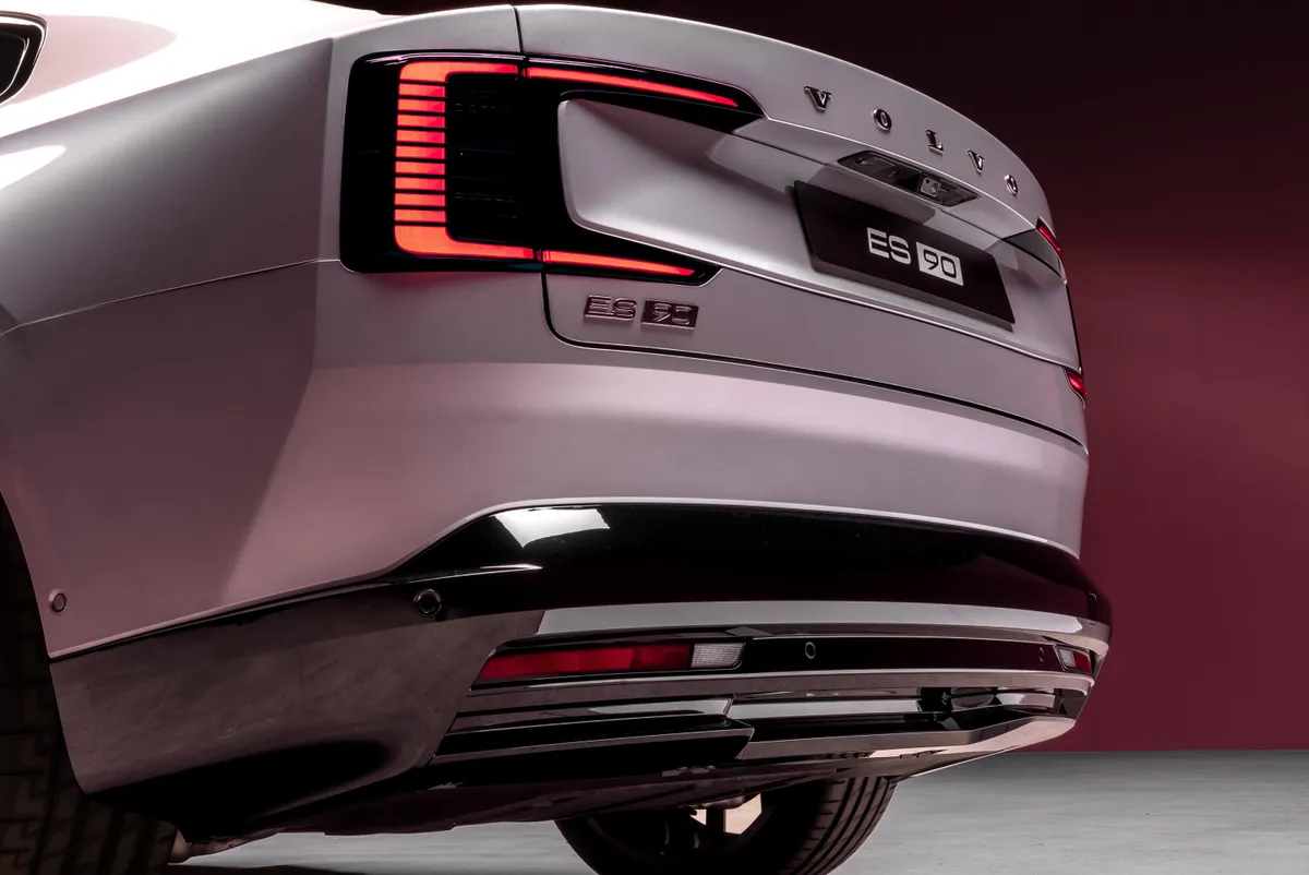 Volvo представила ES90 2026: электрический седан с амбициями кроссовера 29 342409 volvo es90