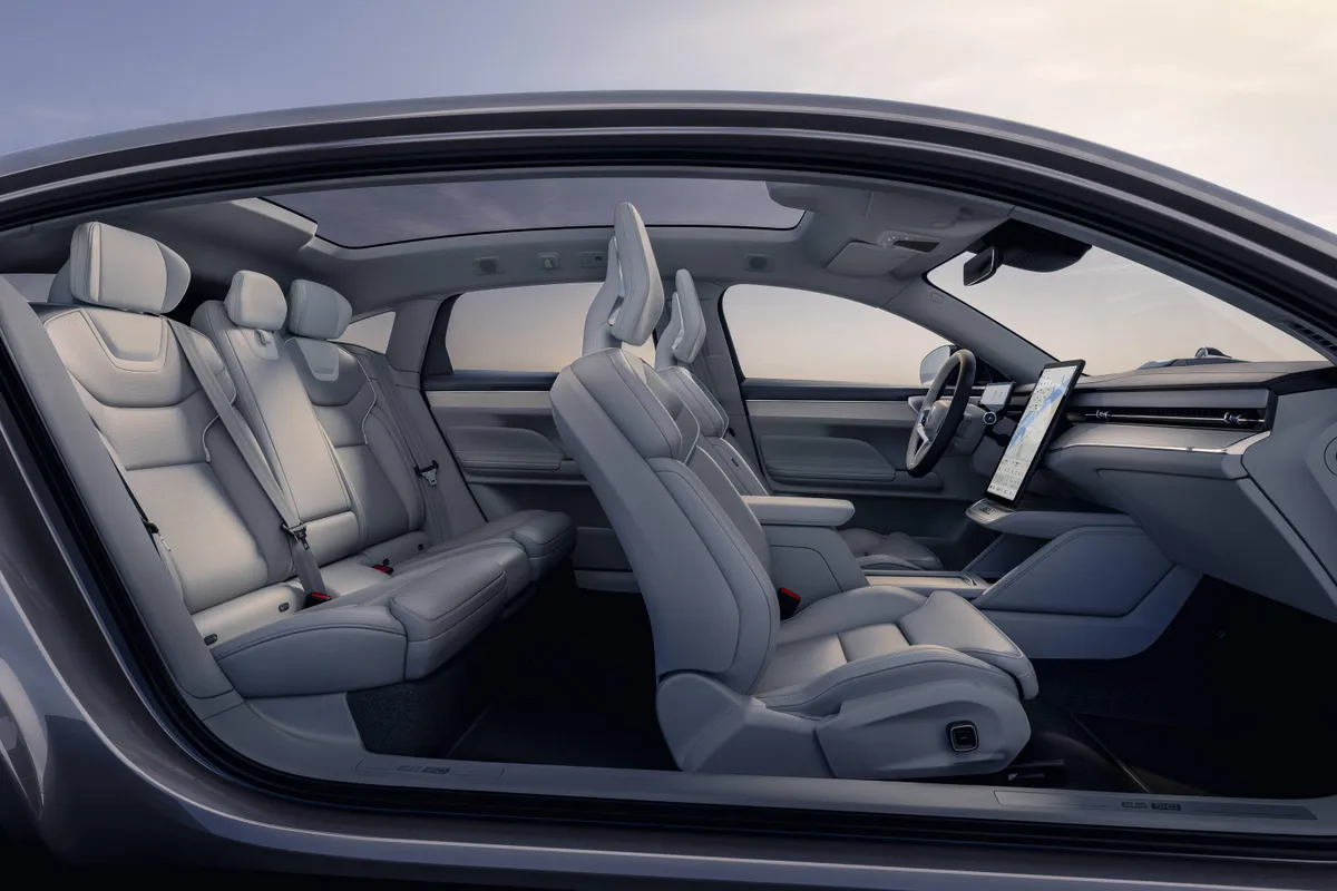 Volvo представила ES90 2026: электрический седан с амбициями кроссовера 34 342452 volvo es90 interior.jpg