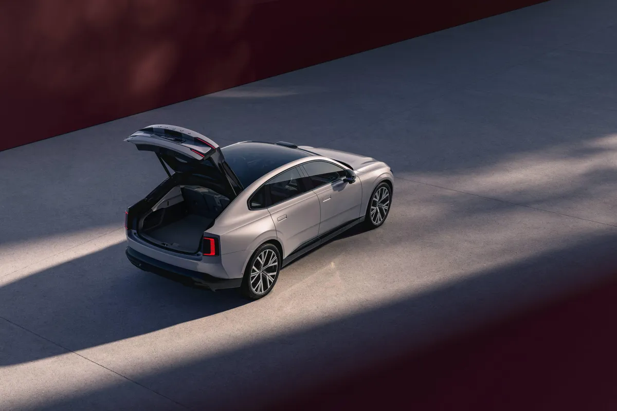 Volvo представила ES90 2026: электрический седан с амбициями кроссовера 33 342456 volvo es90