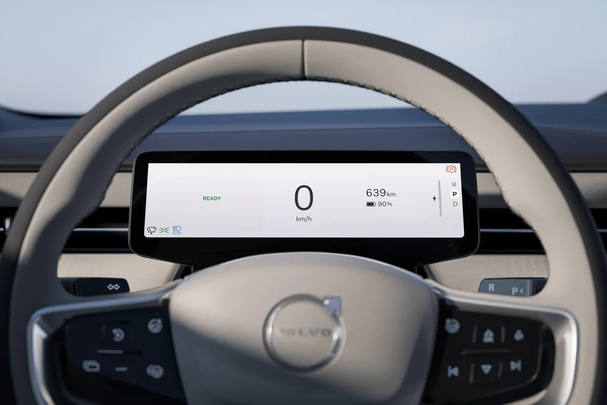 Volvo представила ES90 2026: электрический седан с амбициями кроссовера 37 342465 volvo es90 interior.jpg