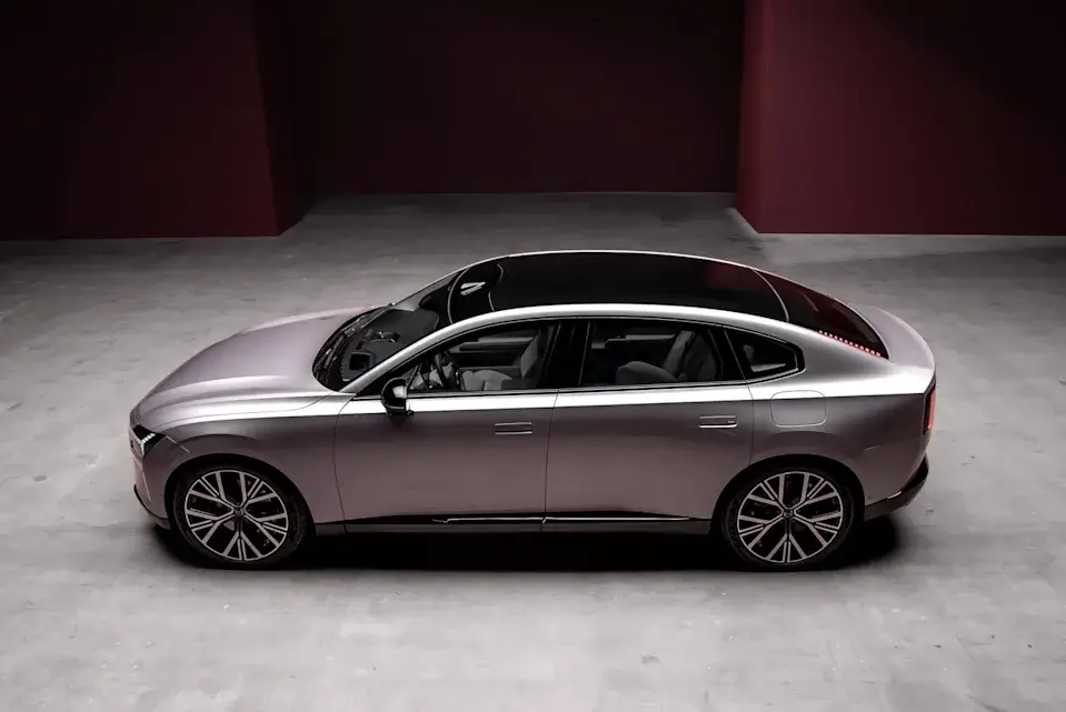 Volvo представила ES90 — электрический седан с запасом хода 700 км 3 84093ab0 f997 11ef bfe7 a93ec1b0b1d9
