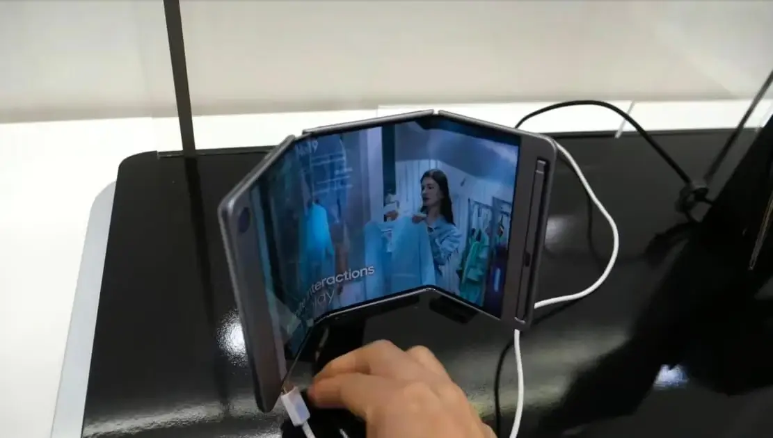 MWC 2025: Все складные концепты Samsung, представленные на конгрессе 17 Samsung Galaxy Flex G