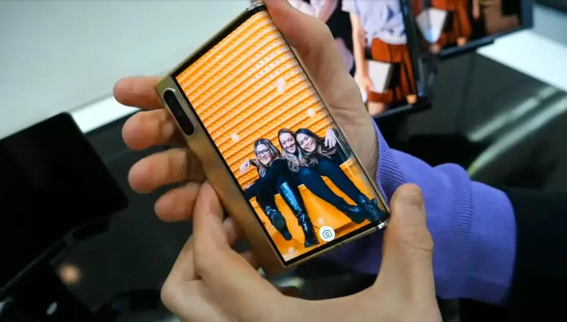 MWC 2025: Все складные концепты Samsung, представленные на конгрессе 14 Samsung Galaxy Flex S